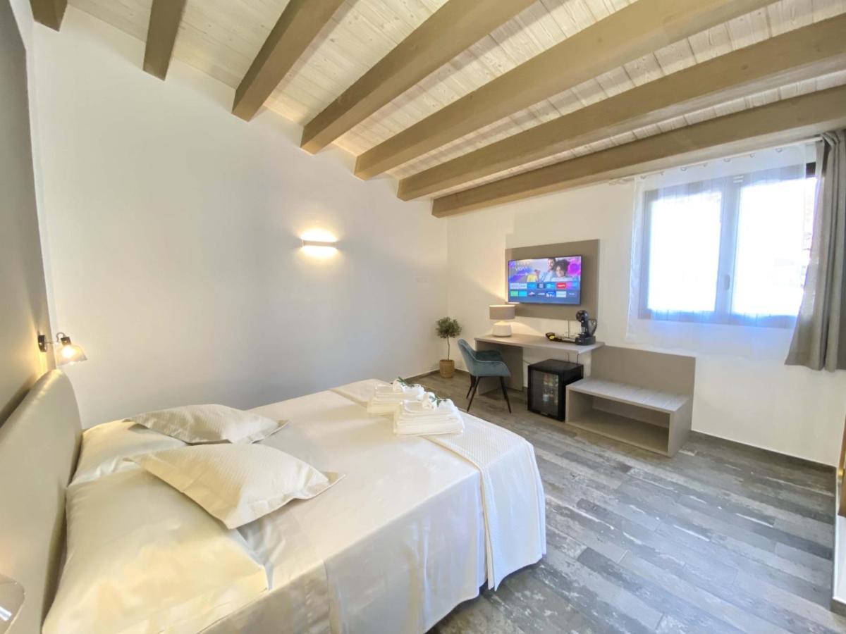 L'Ulivo Comfort Rooms แตร์ราซีนี ภายนอก รูปภาพ